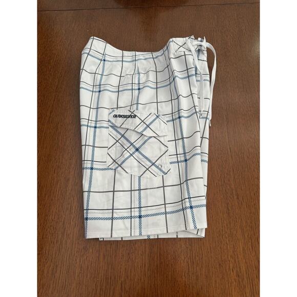 QUIKSILVER CRUSH MEN'S SIZE 30 4 Way STRETCH BLUE WHITE PLAID BOARD SHORTS NEW - Picture 2 of 4